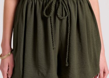 Loose fit σορτς με κορδόνι και βολάν στη μέση - FUNKY BUDDHA - 