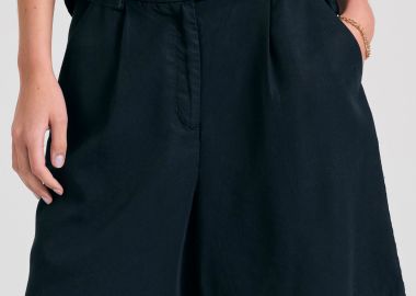 Lyocell garment dyed σορτς με πιέτες - FUNKY BUDDHA - 