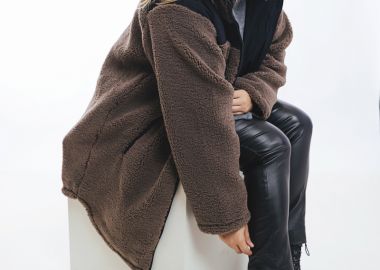 Μακρύ fluffy μπουφάν σε καφέ χρώμα -  - 