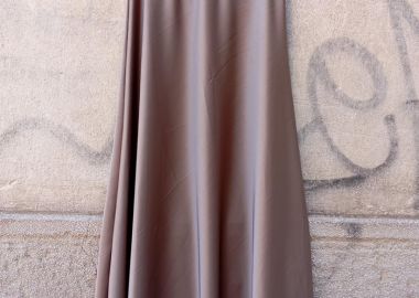 maxi σατέν φούστα Evelyn μόκα - PerfectDress.gr - 