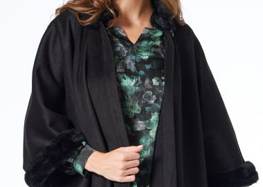 ΜΑΥΡΗ ΚΑΠΑ ΜΕ ΓΟΥΝΙΝΕΣ ΦΑΣΕΣ - Anna Raxevsky - 