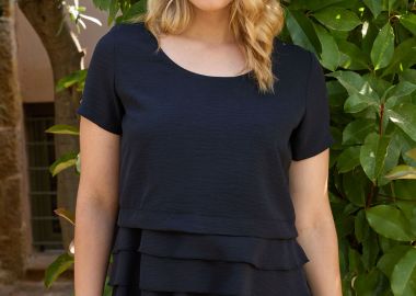 ΜΑΥΡΗ ΜΠΛΟΥΖΑ ΜΕ ΤΡΕΙΣ ΦΑΣΕΣ ΣΤΟ ΤΕΛΕΙΩΜΑ - Anna Raxevsky - 