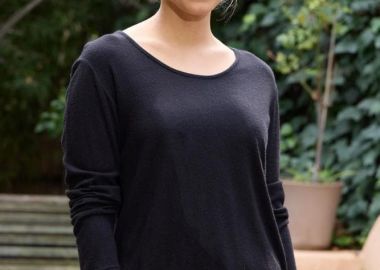 ΜΑΥΡΗ ΠΛΕΚΤΗ ΜΠΛΟΥΖΑ ΣΕ ΙΣΙΑ ΓΡΑΜΜΗ - Anna Raxevsky - 