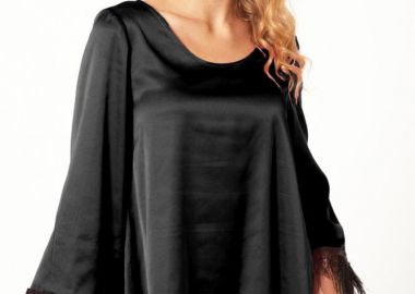 ΜΑΥΡΗ ΣΑΤΕΝ ΜΠΛΟΥΖΑ ΜΕ ΦΤΕΡΑ ΣΤΑ ΜΑΝΙΚΙΑ - Anna Raxevsky - 