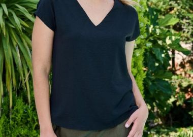 ΜΑΥΡΗ ΖΑΠΟΝΕ ΜΠΛΟΥΖΑ ΣΕ ΙΣΙΑ ΓΡΑΜΜΗ - Anna Raxevsky - 