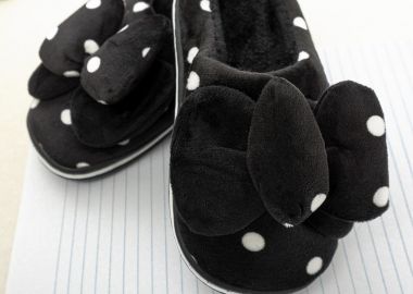 MINNIE BLACK DOT SLIPPERS -  - 