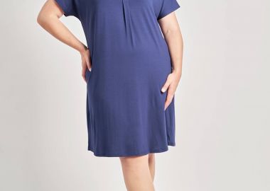 Μίντι φόρεμα βισκόζη σε άνετη γραμμή -  - 