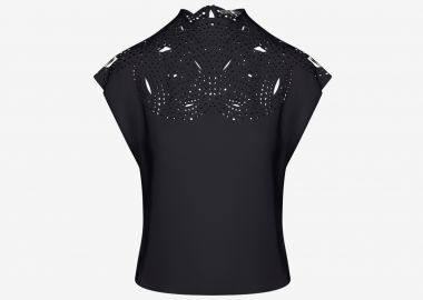 Mock Neck T-Shirt in Black - Cutcuutur - 