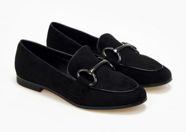 Μοκασίνια με suede υφή και μεταλλική λεπτομέρεια - Μαύρο - Issue - 