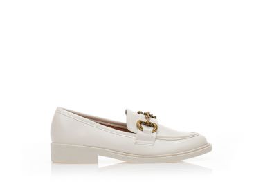 Μοκασίνια μπεζ δερματίνη με διακοσμητική χρυσή αγκράφα ΜΠΕΖ - Tsoukalas - 