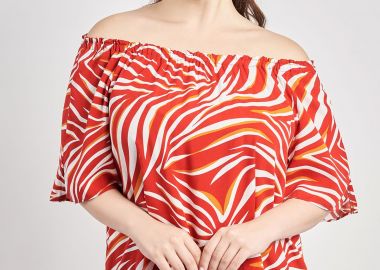 Μπλούζα βισκόζη off-shoulder με βολάν εμπριμέ τρόπικαλ -  - 