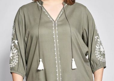 Μπλούζα boho με κέντημα και κορδόνια με φουντίτσες -  - 