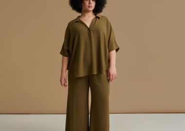 Μπλούζα κρεπ airwashed με κοντό μανίκι και γιακά - MAT FASHION - 