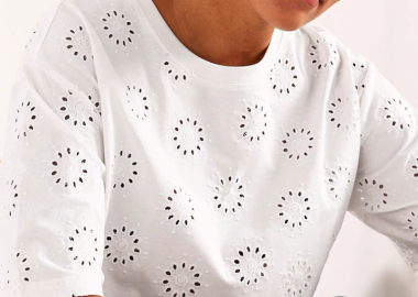 Μπλούζα με κοντά διάτρητα μανίκια εκρού χρώμα plus size -  - 