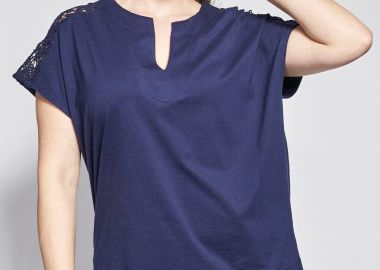 Μπλούζα με V Λαιμόκοψη και Λεπτομέρειες Δαντέλας -  - 