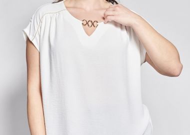 Μπλούζα με V Λαιμόκοψη και Μεταλλική Λεπτομέρεια -  - 