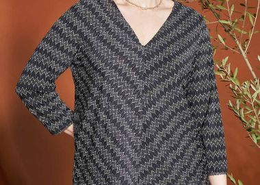 Μπλούζα σε ελαστικό γκοφρέ με εμπριμέ ζιγκ-ζαγκ -  - 