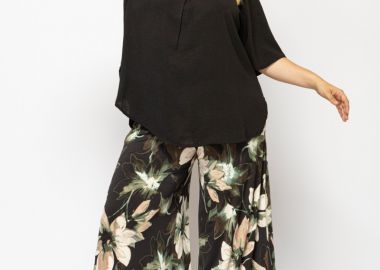 Μπλούζα V με πιέτα σε μαύρο χρώμα plus size -  - 