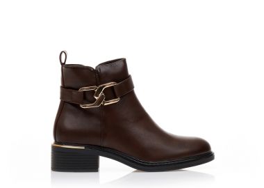 Μποτάκια καφέ δερματίνη με αγκράφα και μεταλλική λεπτομέρεια στο τακούνι ΚΑΦΕ - Tsoukalas - 