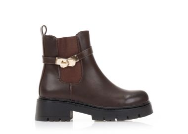 Μποτάκια καφέ δερματίνη με χρυσή αγκράφα και λάστιχο ΚΑΦΕ - Tsoukalas - 