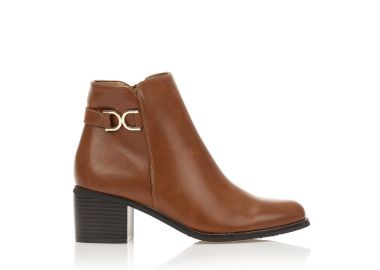 Μποτάκια κάμελ δερματίνη με χοντρό τακούνι και διακοσμητική αγράφα ΚΑΜΕΛ - Tsoukalas - 