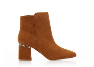 Μποτάκια κάμελ σουέτ με μεταλλική λεπτομέρεια στο τακούνι ΚΑΜΕΛ - Tsoukalas - 