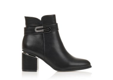 Μποτάκια μαύρα δερματίνη με διακοσμητική αγκράφα με στρας ΜΑΥΡΟ - Tsoukalas - 