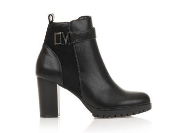Μποτάκια μαύρα δερματίνη με σουέτ λεπτομέρειες και αγκράφα ΜΑΥΡΟ - Tsoukalas - 