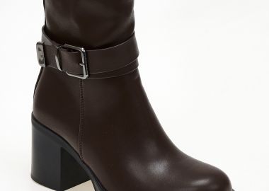 Μποτάκια με χοντρό τακούνι και διακοσμητικό ζωνάκι - Καφέ - Issue - 