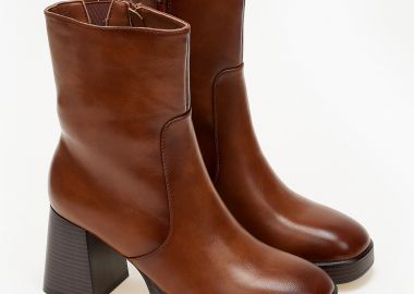 Μποτάκια με χοντρό τακούνι και φιάπα - Κάμελ - Issue - 