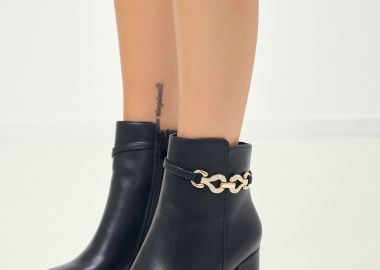 Μποτάκια Με Χρυσή Αγκράφα & Χοντρό Τακούνι -  - 