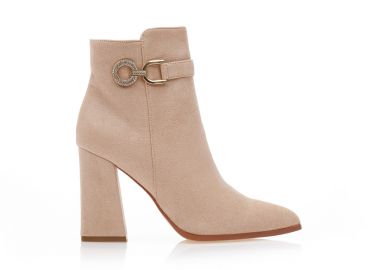 Μποτάκια μπεζ σουέτ με αγκράφα από στρας μυτερά ΜΠΕΖ - Tsoukalas - 