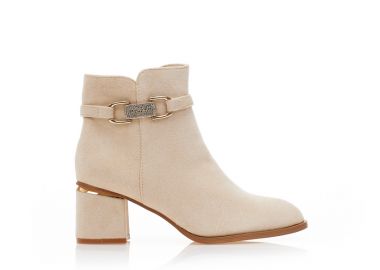 Μποτάκια μπεζ σουέτ με χρυσή αγκράφα από στρας και λεπτομέρεια στο τακούνι ΜΠΕΖ - Tsoukalas - 
