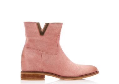 Μποτάκια ροζ σουέτ με χρυσή αγκράφα V ΡΟΖ - Tsoukalas - 