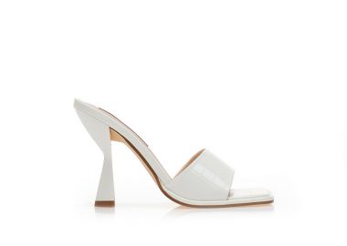 Mules λευκά δερματίνη animal print με τετράγωνο τελείωμα και ιδιαίτερο τακούνι ΛΕΥΚΟ - Tsoukalas - 