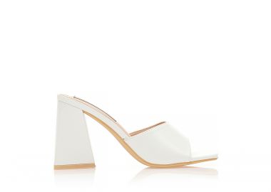 Mules λευκά δερματίνη με τριγωνικό χοντρό τακούνι ΛΕΥΚΟ - Tsoukalas - 