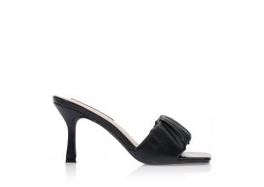 Mules μαύρα δερματίνη με σχέδιο από σούρες στη φάσα. ΜΑΥΡΟ - Tsoukalas - 