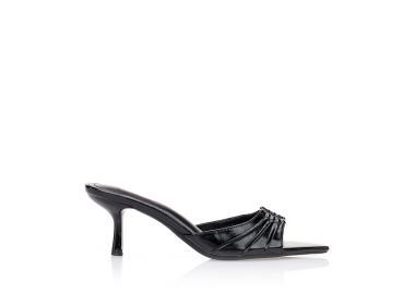 Mules μαύρο με πιέτες και χρυσό διακοσμητικό ΜΑΥΡΟ - Tsoukalas - 