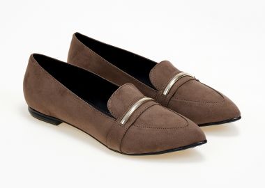 Μυτερά loafers με διακοσμητική αγκράφα - Πούρο - Issue - 