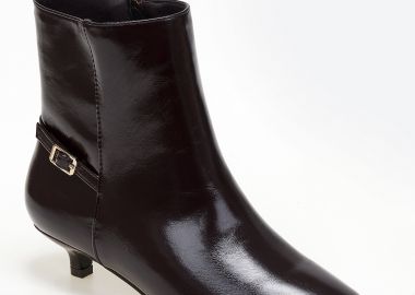 Μυτερά μποτάκια με χαμηλό τακούνι και διακοσμητικό λουράκι - Μπορντώ - Issue - 