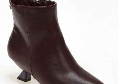 Μυτερά μποτάκια με ιδιαίτερο χαμημλό τακούνι - Μπορντώ - Issue - 