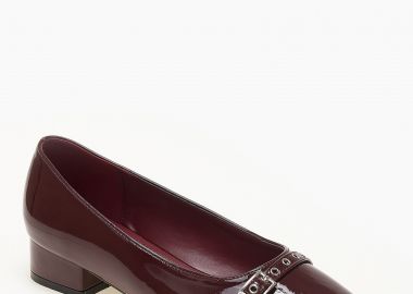 Μυτερές χαμηλές γόβες με διακοσμητικό λουράκι - Μπορντώ - Issue - 