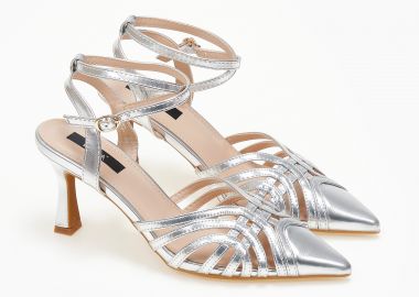 Μυτερές εξώφτερνες γόβες με λεπτό τακούνι και ανοίγματα - Ασημί - Issue - 