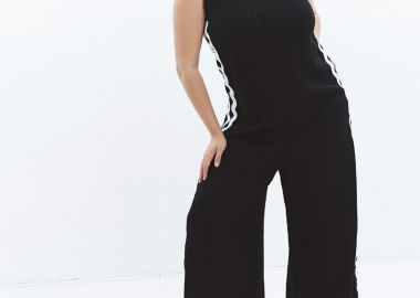 Ολόσωμη φόρμα με λευκή τρέσα σε μαύρο χρώμα -  - 