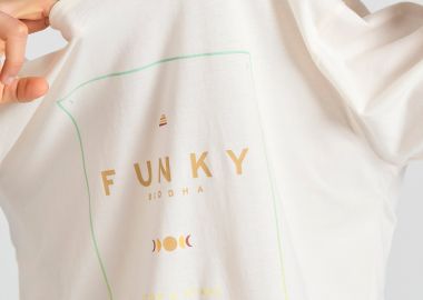 Organic cotton t-shirt με minimal branded τύπωμα - FUNKY BUDDHA - 