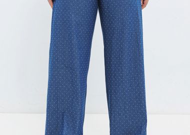 Παντελόνα με στρας μπροστά σε denim light blue χρώμα -  - 