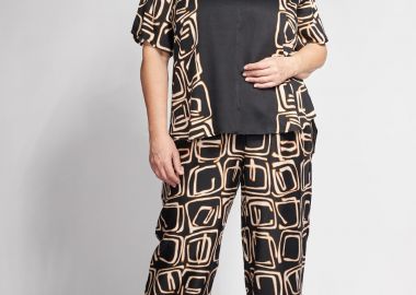 Παντελόνα σατινέ με γεωμετρικό εμπριμέ και μπορντούρα -  - 