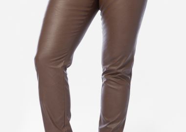 Παντελόνι δερματίνη με λάστιχο στην μέση σε καφέ χρώμα -  - 