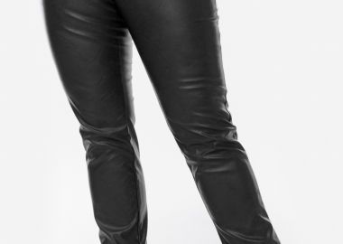 Παντελόνι δερματίνη με λάστιχο στην μέση σε μαύρο χρώμα -  - 