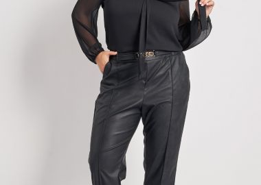 Παντελόνι δερματίνης με διακοσμητική αγκράφα -  - 